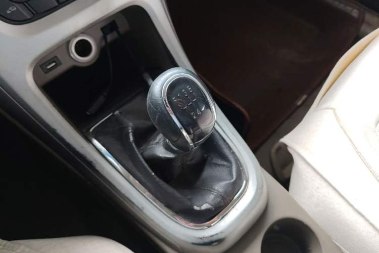 Used Buick GT 2013 GT 1.6L Manual Entry-Level Model Gear Lever