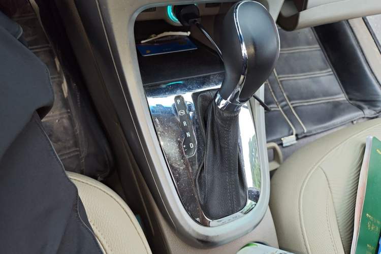 Used Buick GT 2013 GT 1.6L Automatic Fashion Edition Gear Lever