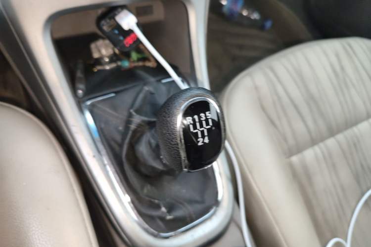 Used Buick GT 2013 GT 1.6L Manual Comfort Edition Gear Lever