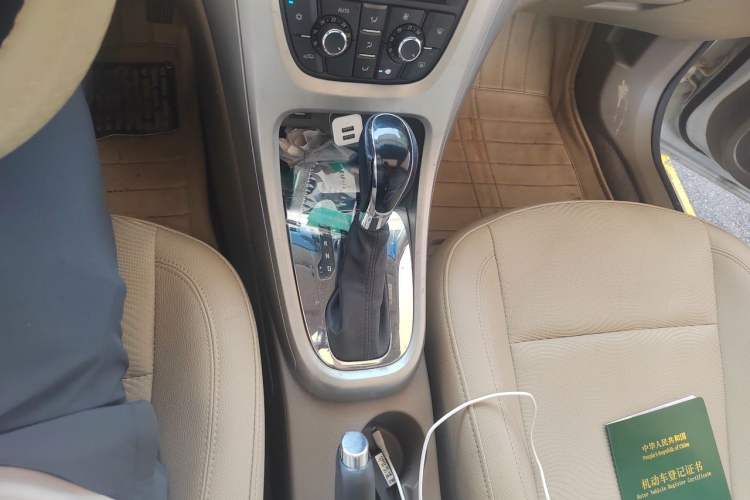 Used Buick GT 2013 GT 1.6L Automatic Fashion Edition Gear Lever