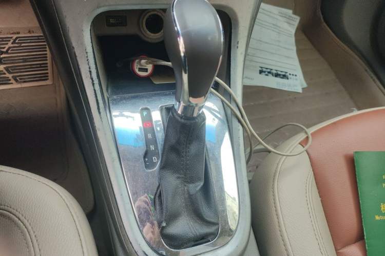 Used Buick GT 2013 GT 1.6L Automatic Fashion Edition Gear Lever