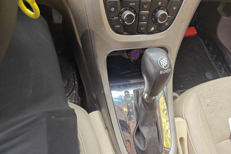 Used Buick GT 2013 GT 1.6L Automatic Fashion Edition Gear Lever