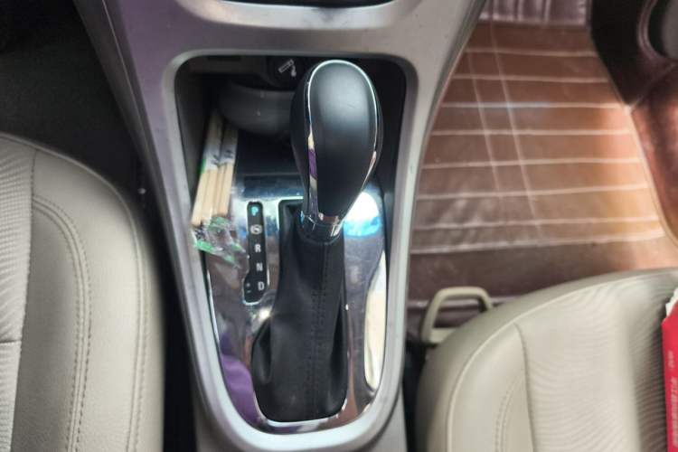 Used Buick GT 2013 GT 1.6L Automatic Fashion Edition Gear Lever