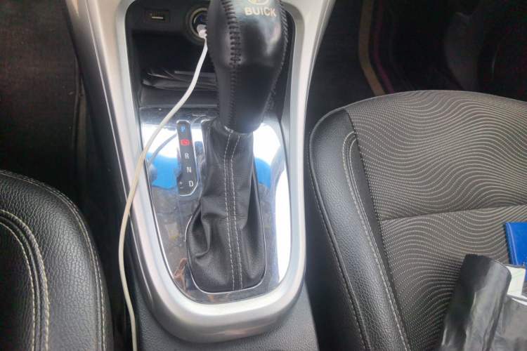 Used Buick GT 2013 XT 1.6L Automatic Fashion Edition Gear Lever