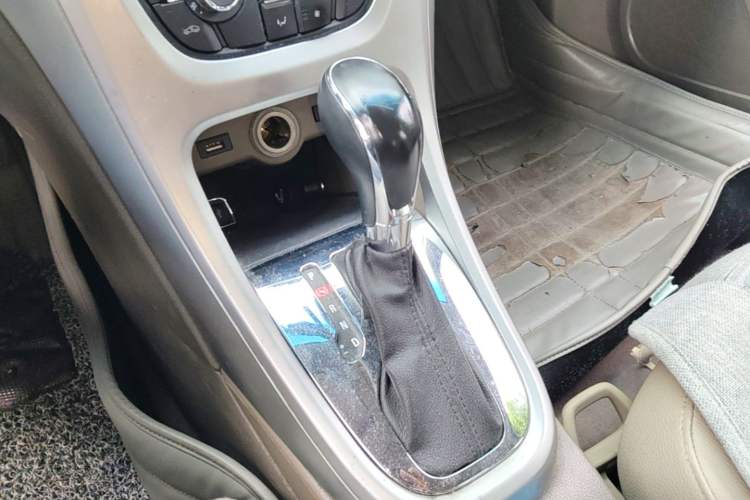 Used Buick GT 2013 GT 1.6L Automatic Fashion Edition Gear Lever