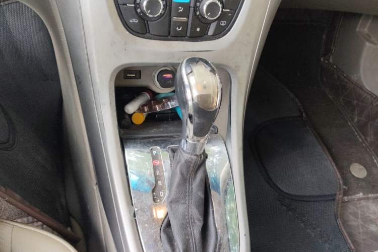 Used Buick GT 2013 GT 1.6L Automatic Fashion Edition Gear Lever