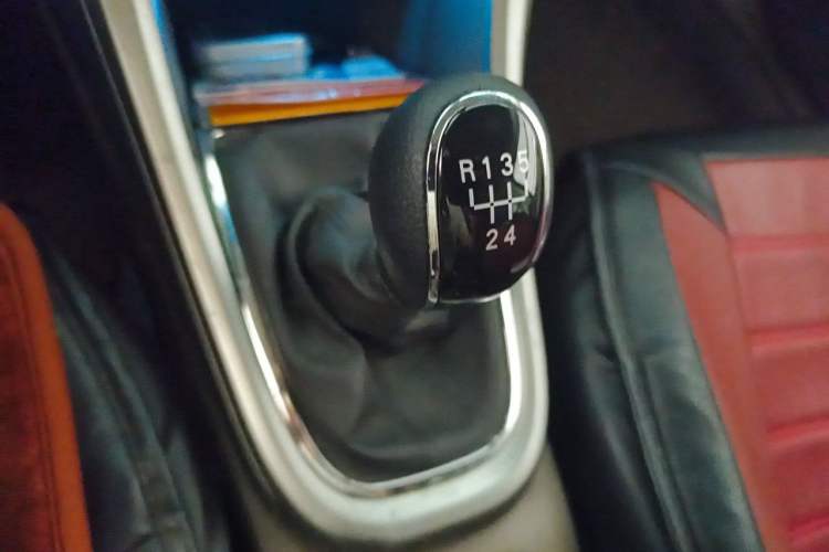 Used Buick GT 2013 GT 1.6L Manual Entry-Level Model Gear Lever