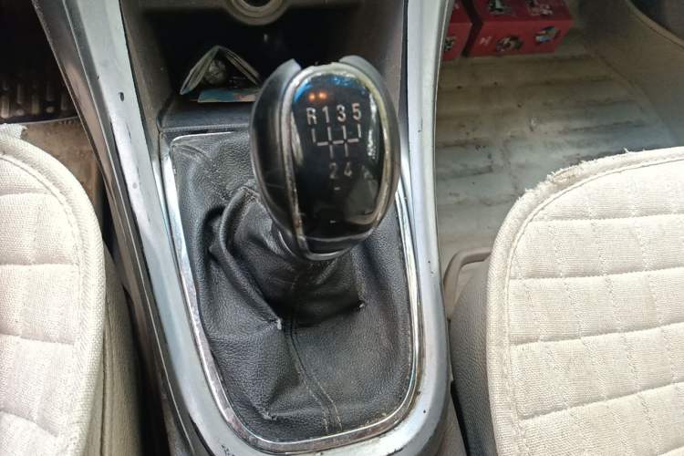 Used Buick GT 2013 GT 1.6L Manual Comfort Edition Gear Lever