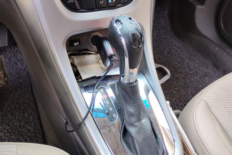 Used Buick GT 2013 GT 1.6L Automatic Fashion Edition Gear Lever