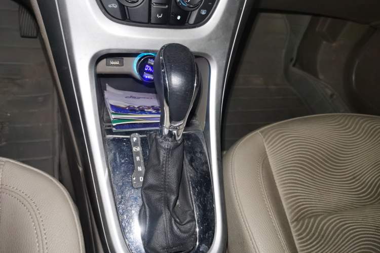 Used Buick GT 2013 GT 1.6L Automatic Fashion Edition Gear Lever