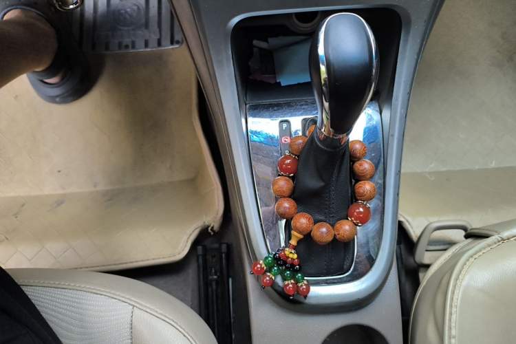 Used Buick GT 2013 GT 1.6L Automatic Fashion Edition Gear Lever