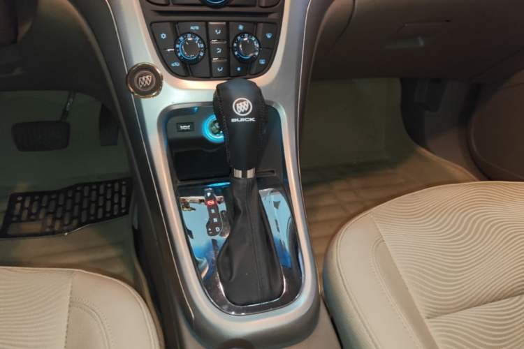 Used Buick GT 2013 GT 1.6L Automatic Fashion Edition Gear Lever