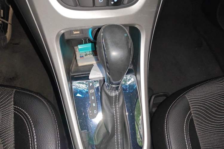 Used Buick GT 2013 XT 1.6L Automatic Fashion Edition Gear Lever