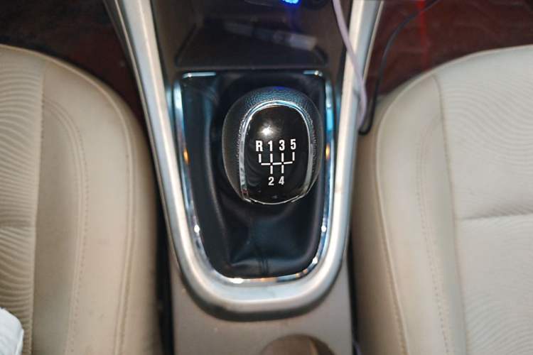 Used Buick GT 2013 GT 1.6L Manual Entry-Level Model Gear Lever