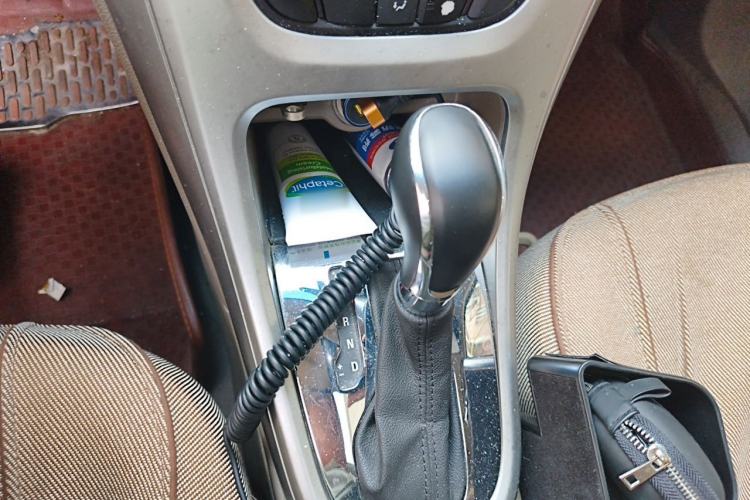 Used Buick GT 2013 GT 1.6L Automatic Fashion Edition Gear Lever
