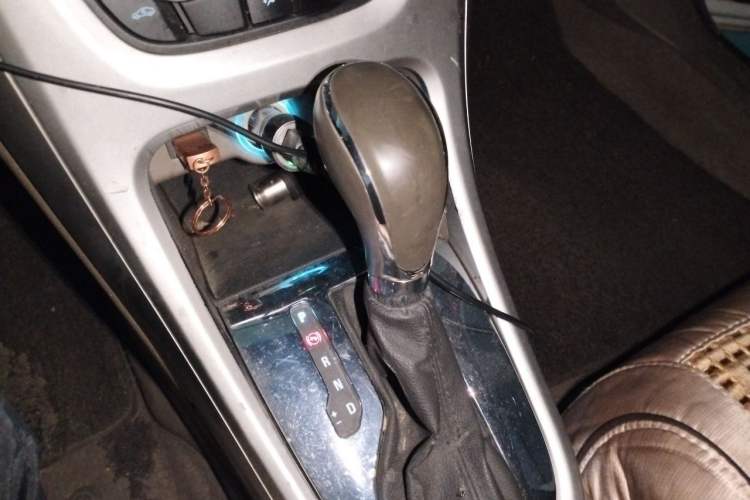 Used Buick GT 2013 GT 1.6L Automatic Fashion Edition Gear Lever