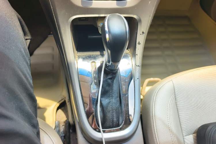 Used Buick GT 2013 GT 1.6L Automatic Fashion Edition Gear Lever