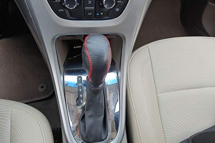 Used Buick GT 2013 GT 1.6L Automatic Fashion Edition Gear Lever