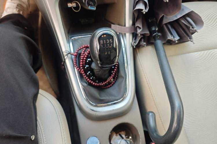 Used Buick GT 2013 GT 1.6L Manual Entry-Level Model Gear Lever