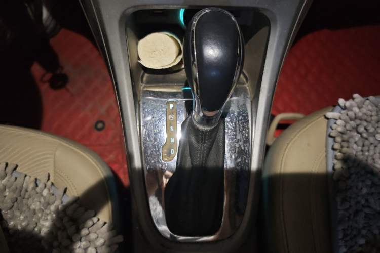 Used Buick GT 2013 GT 1.6L Automatic Fashion Edition Gear Lever