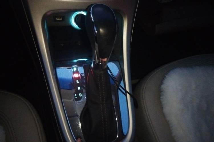 Used Buick GT 2013 GT 1.6L Automatic Fashion Edition Gear Lever