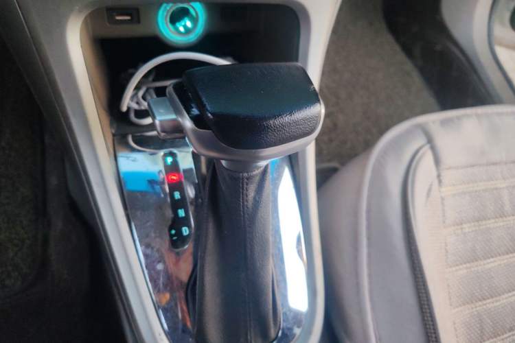 Used Buick GT 2013 GT 1.6L Automatic Fashion Edition Gear Lever