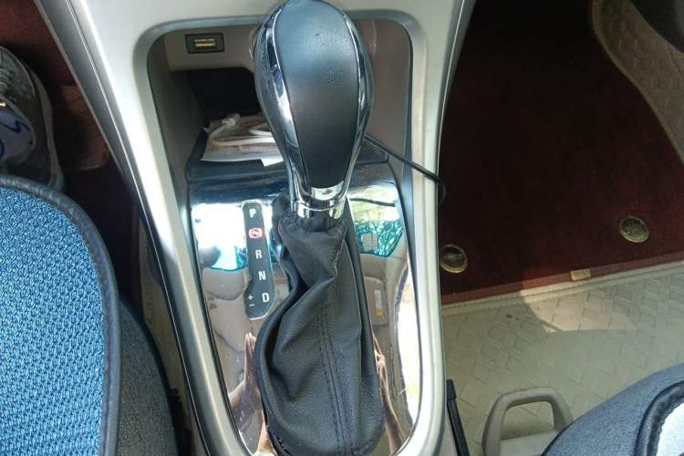 Used Buick GT 2013 GT 1.6L Automatic Fashion Edition Gear Lever