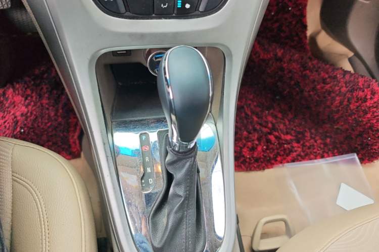 Used Buick GT 2013 GT 1.6L Automatic Fashion Edition Gear Lever