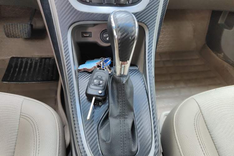 Used Buick GT 2013 GT 1.6L Automatic Fashion Edition Gear Lever
