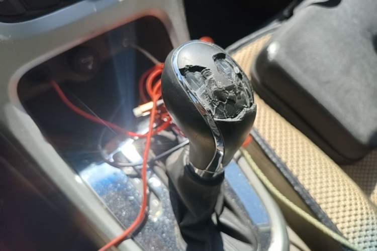 Used Buick GT 2013 GT 1.6L Automatic Fashion Edition Gear Lever