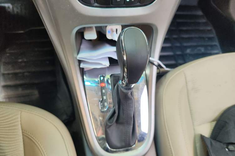 Used Buick GT 2013 GT 1.6L Automatic Fashion Edition Gear Lever