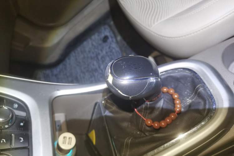 Used Buick GT 2013 GT 1.6L Manual Entry-Level Model Gear Lever