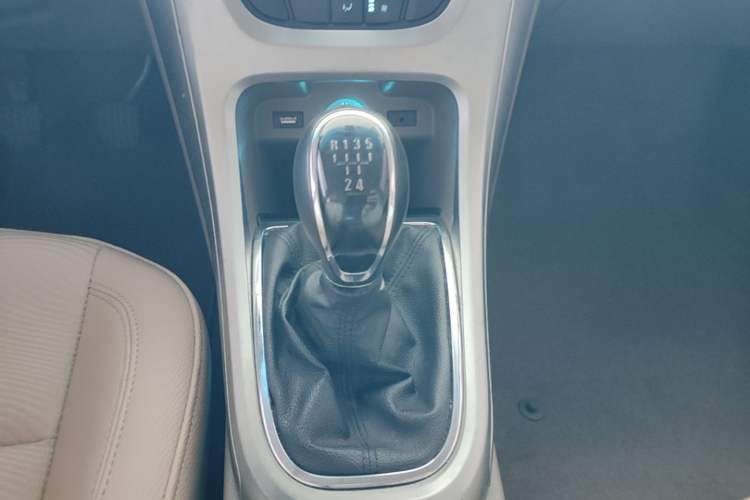 Used Buick GT 2013 GT 1.6L Manual Entry-Level Model Gear Lever