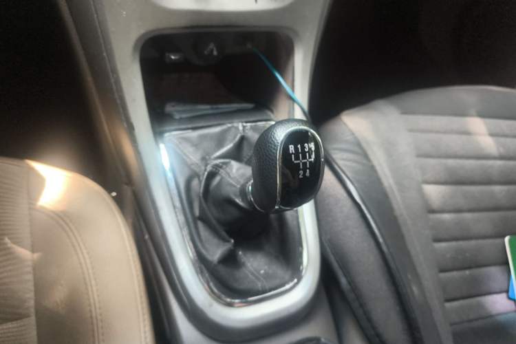 Used Buick GT 2013 GT 1.6L Manual Entry-Level Model Gear Lever