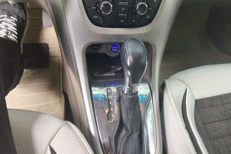 Used Buick GT 2013 GT 1.6L Automatic Comfort Edition Gear Lever