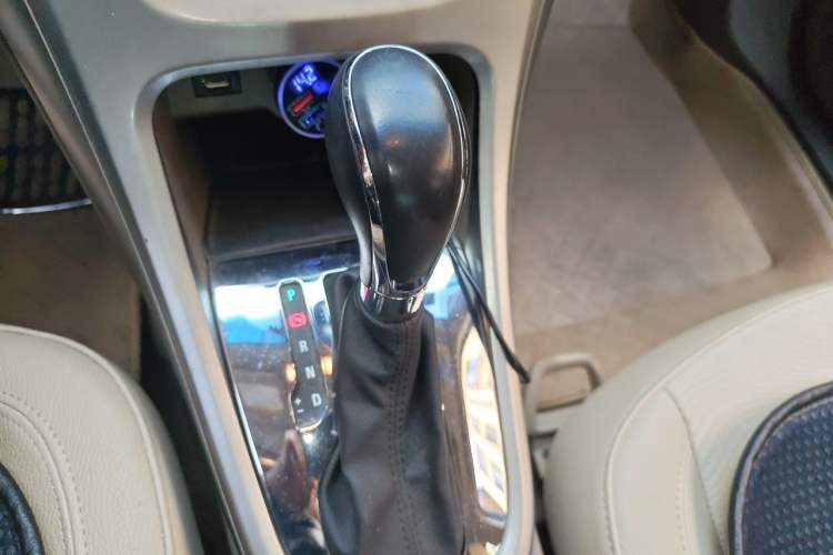Used Buick GT 2013 GT 1.6L Automatic Fashion Edition Gear Lever
