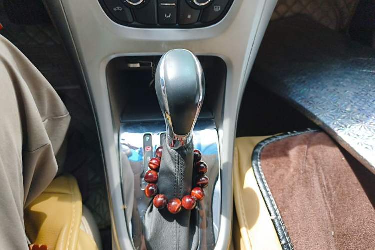 Used Buick GT 2013 GT 1.6L Automatic Fashion Edition Gear Lever