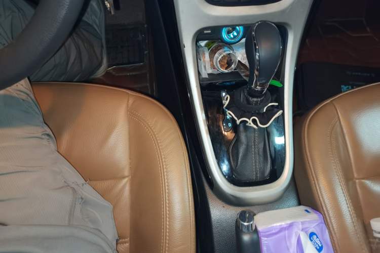 Used Buick GT 2013 GT 1.8L Automatic Fashion Edition Gear Lever
