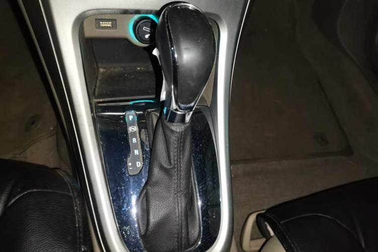 Used Buick GT 2013 GT 1.6L Automatic Fashion Edition Gear Lever
