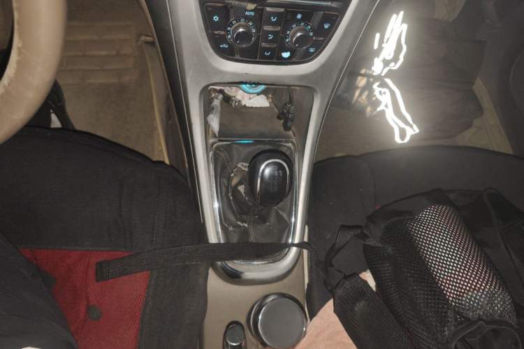 Used Buick GT 2013 GT 1.6L Manual Entry-Level Model Gear Lever