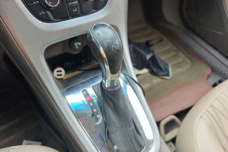 Used Buick GT 2013 GT 1.6L Automatic Comfort Edition Gear Lever