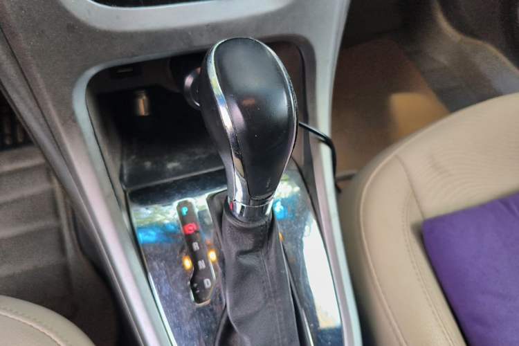 Used Buick GT 2013 GT 1.6L Automatic Fashion Edition Gear Lever