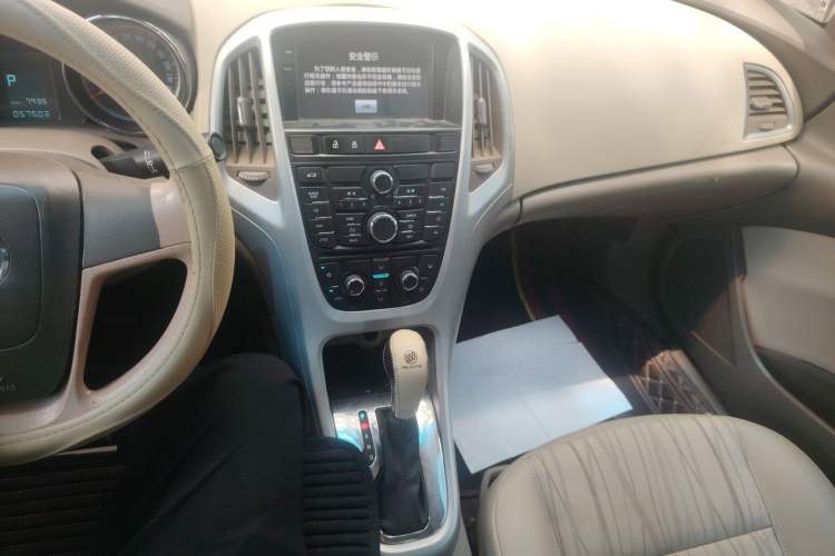 Used Buick GT 2013 GT 1.6L Automatic Comfort Edition Gear Lever