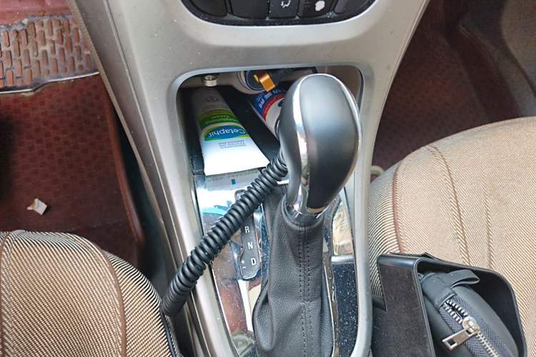 Used Buick GT 2013 GT 1.6L Automatic Fashion Edition Gear Lever