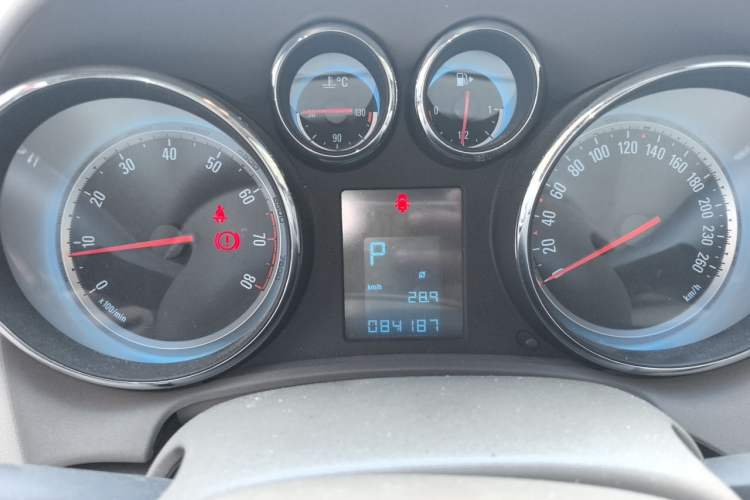 Used Buick GT 2013 GT 1.6L Automatic Fashion Edition Instrument Cluster