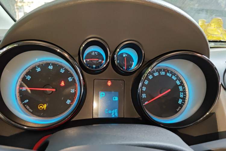 Used Buick GT 2013 XT 1.6L Automatic Fashion Edition Instrument Cluster