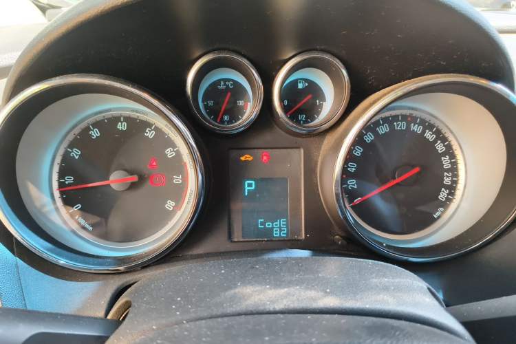 Used Buick GT 2013 GT 1.8L Automatic Fashion Edition Instrument Cluster