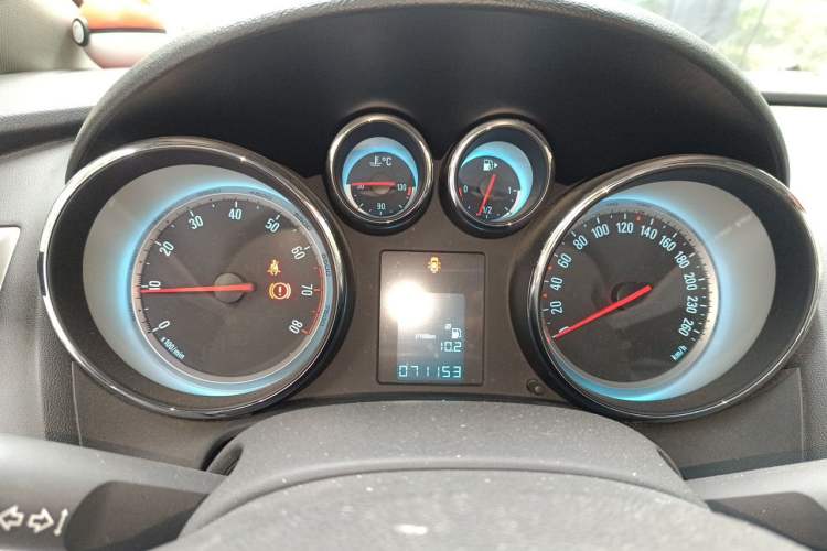 Used Buick GT 2013 XT 1.6L Automatic Fashion Edition Instrument Cluster