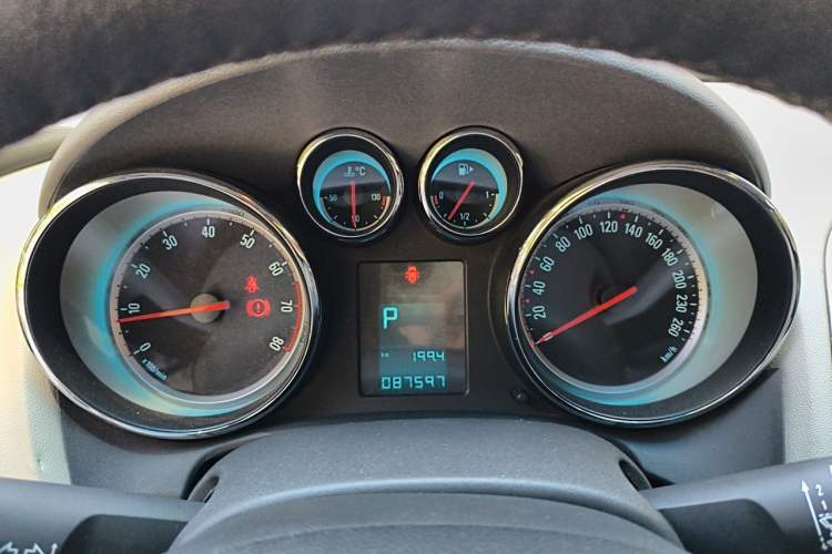 Used Buick GT 2013 XT 1.6L Automatic Fashion Edition Instrument Cluster