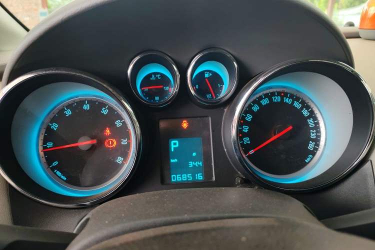Used Buick GT 2013 XT 1.6L Automatic Fashion Edition Instrument Cluster